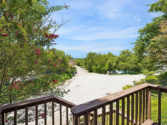 3rd image of 3609 Las Colinas Dr APT A