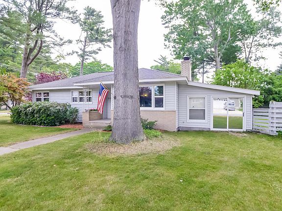 3rd image of 3132 Country Club Dr
