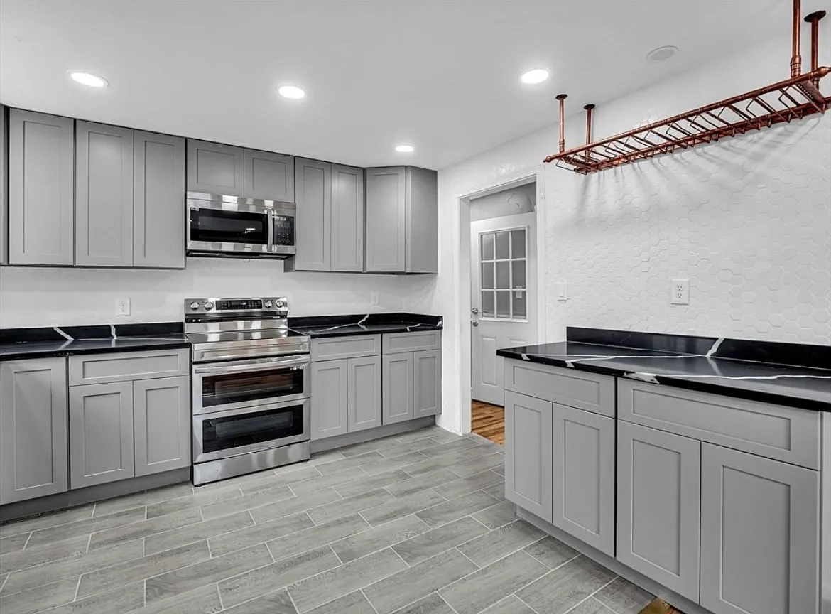 3 bed, 1018 sqft, $3,000 — Photo 1