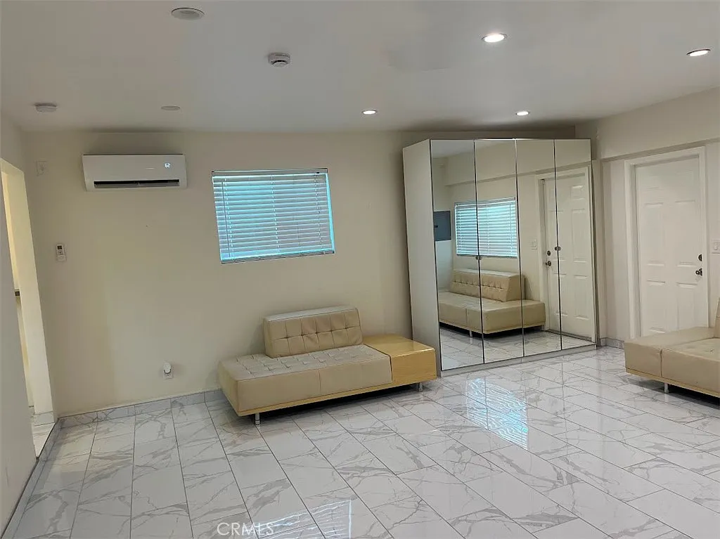 Studio, 2806 sqft, $1,550 — Photo 2