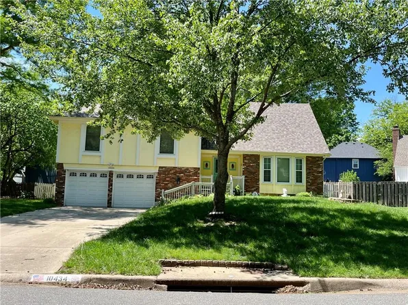 10434 Bradshaw St, Overland Park, KS 66215