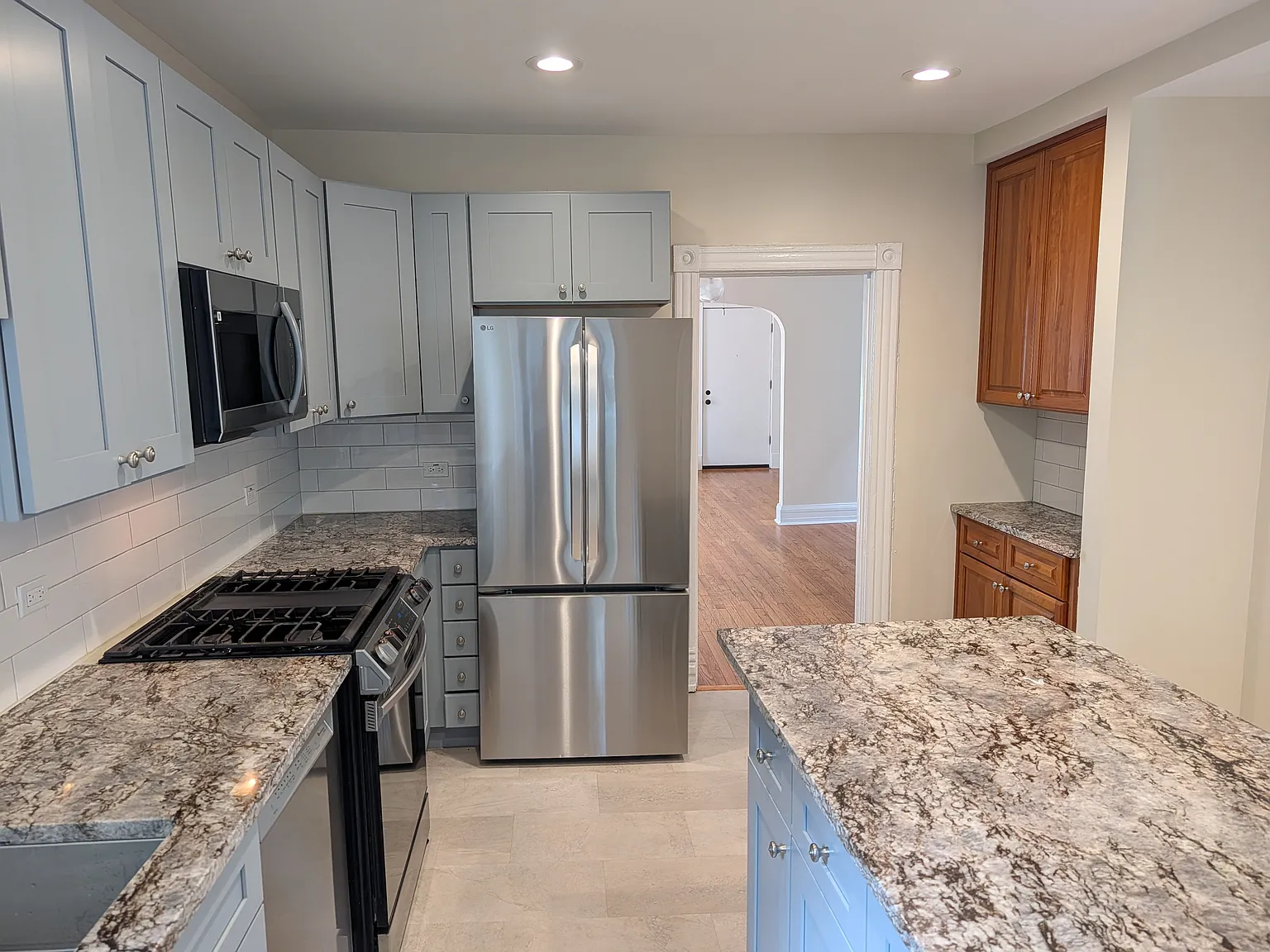 2 bed, 1.0 bath, $3,400 — Photo 4