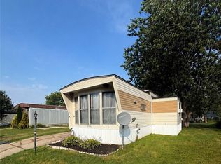 38 S Whispering Ln, Hamburg, NY 14075