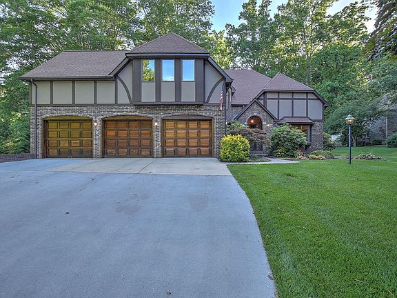 4th image of 3311 Victoria Ct