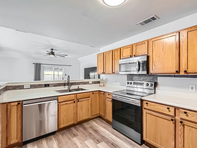 134 Bellair Dr — Photo 9