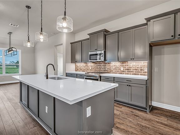4th image of 10332 Bourbon Ln