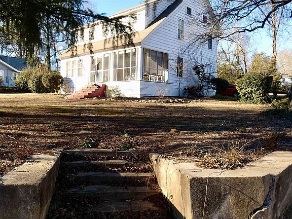 2nd image of 409 Calvert Ave