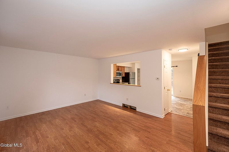 5th image of 33 Cambridge Drive