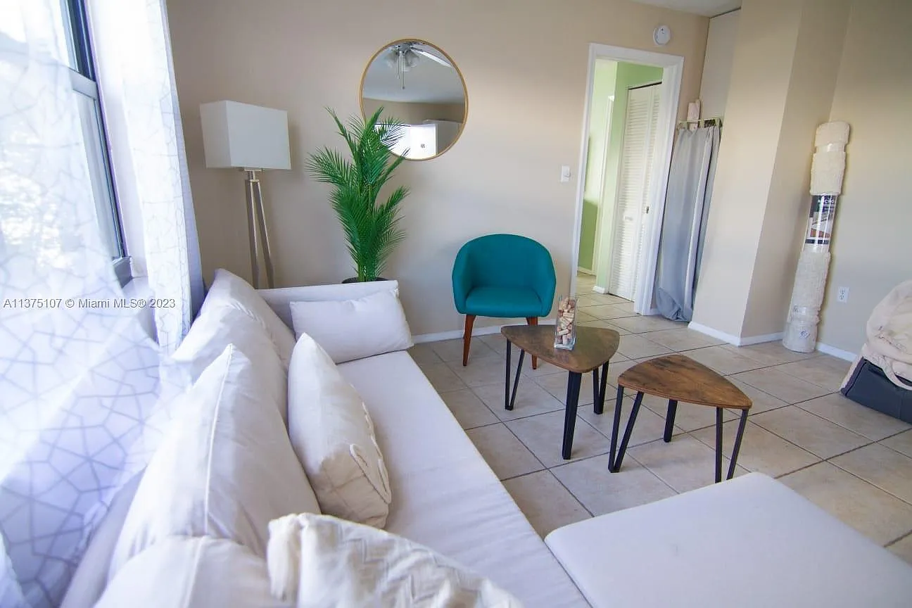 Hibiscus South Condo — Photo 3