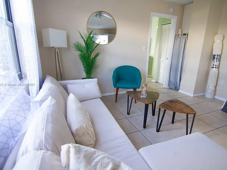 753 Michigan Ave #2D — Photo 3