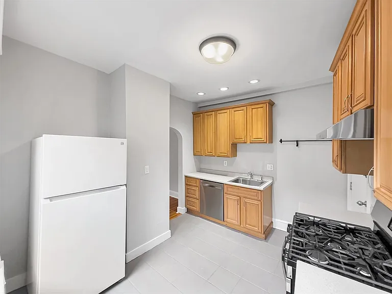 595 Centre St #3 — Photo 4
