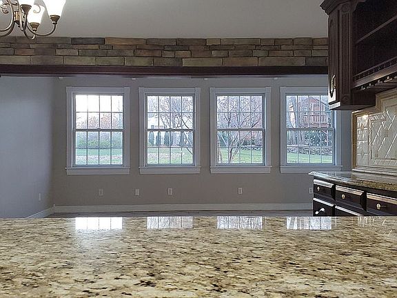 4th image of 106 Overlook Dr