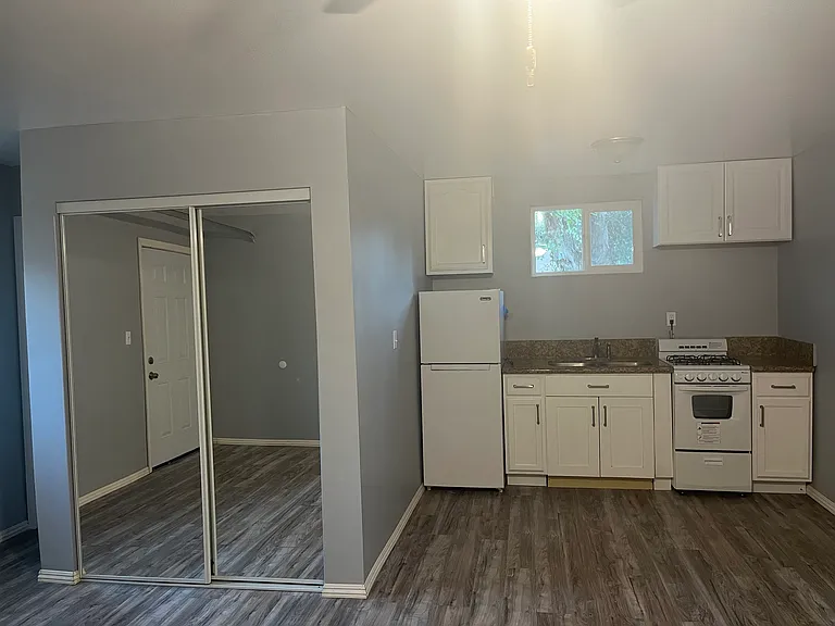 5988 Greenfield Ave — Photo 3