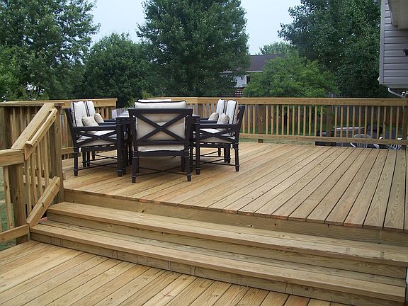 Multi-level deck
