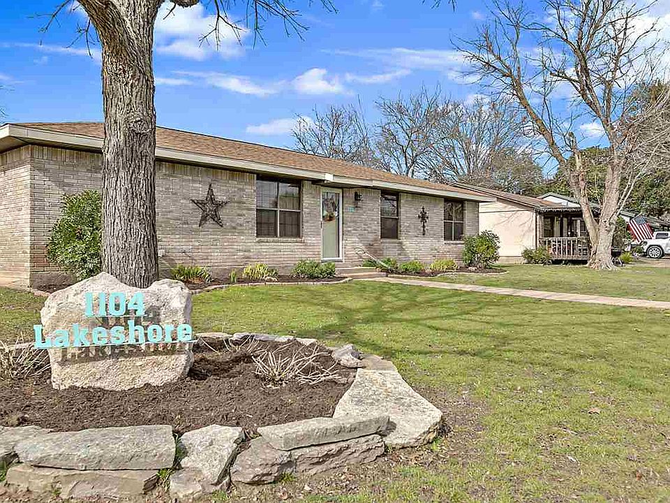 1st image of 1104 Lakeshore Dr