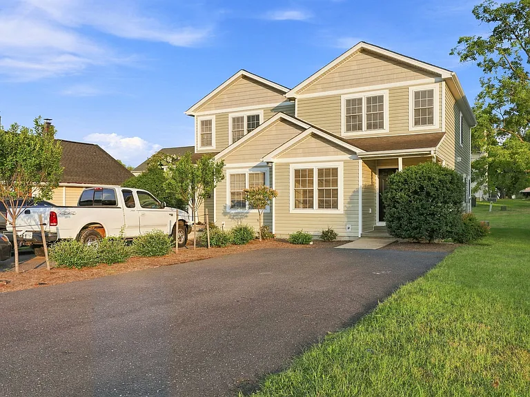 409 S Magnolia Ave — Photo 2