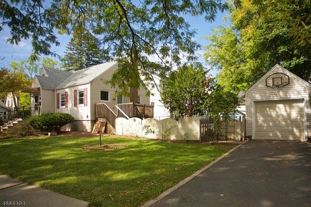 2nd image of 82 Franklin Ave