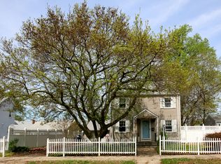 726 Goldenrod Ave, Bridgeport, CT 06606