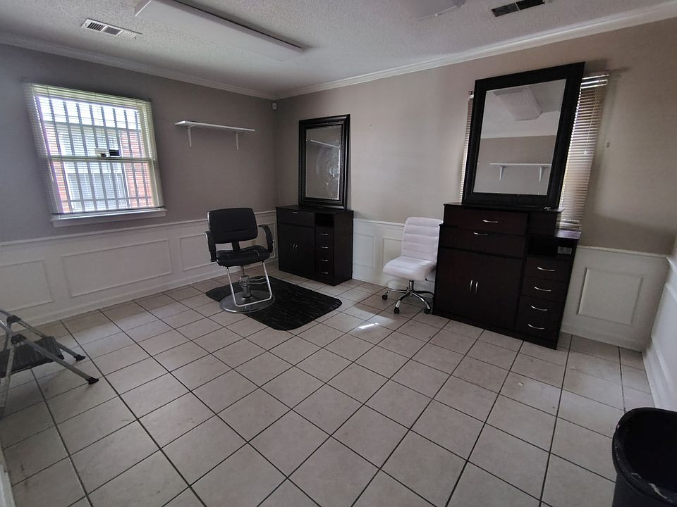 2nd image of 5772 Rayben Cir
