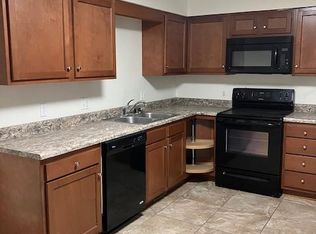 985 E Lincoln St, Riverton, IL 62561
