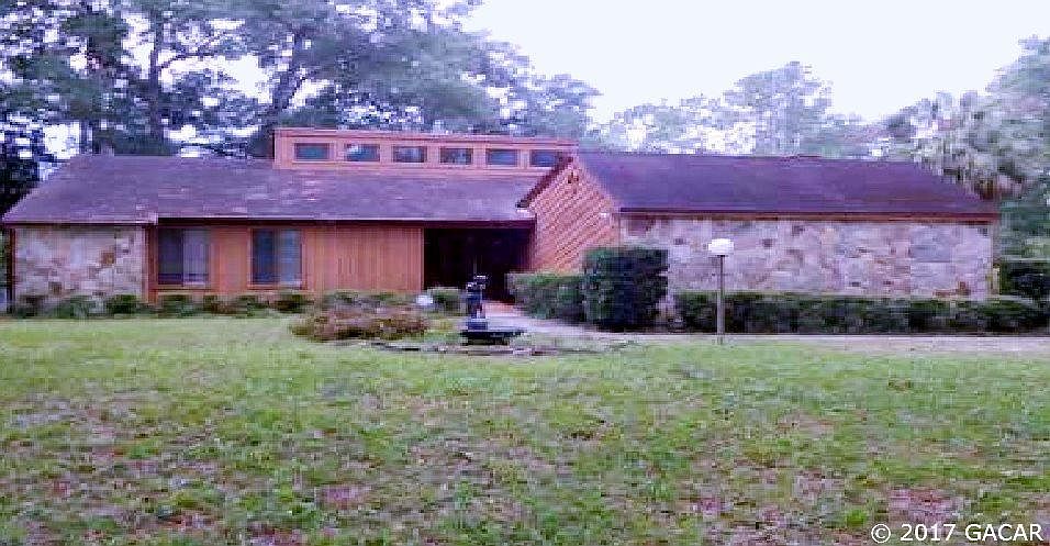 1st image of 776 NW Fairway Dr