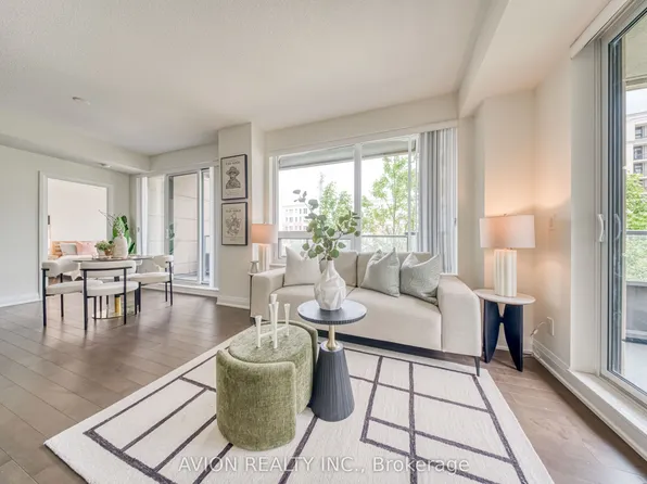 28 Uptown Dr #217, Markham, ON L3R 5M8