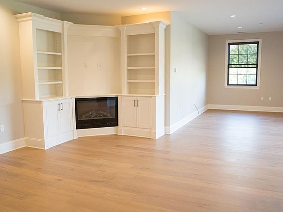 5th image of 5933 Main St #305