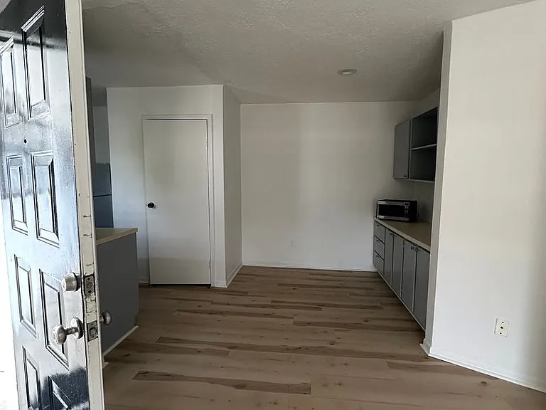 7901 Cambridge St — Photo 55