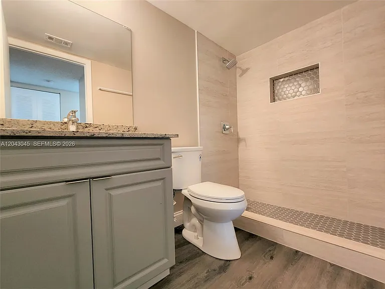 251 Palm Cir W #204 — Photo 11