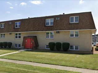 609 E 3rd St APT 7, Lockport, IL 60441