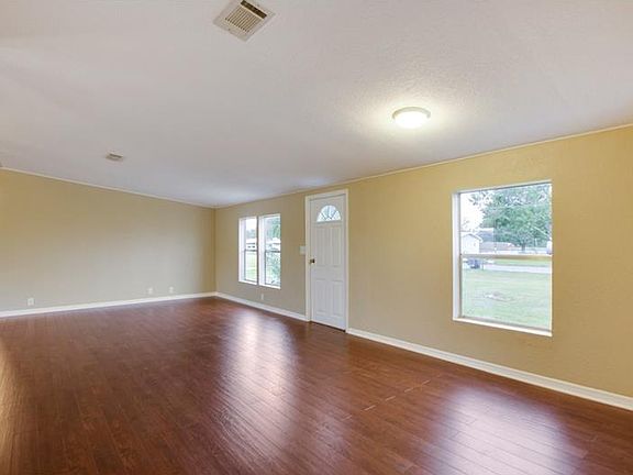 4th image of 318 Thornhill Estates Ct