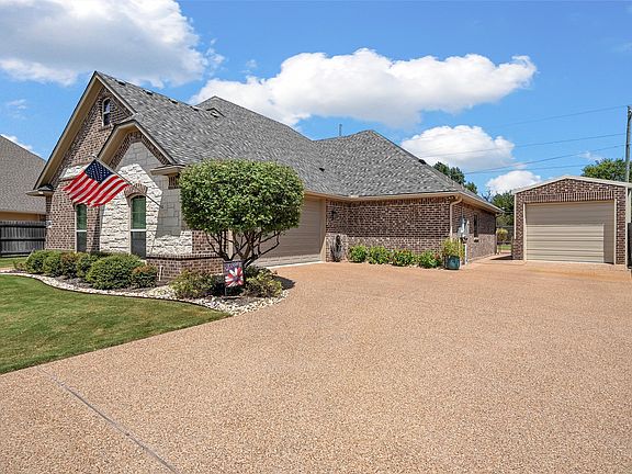 4th image of 804 Gallant Fox Rd