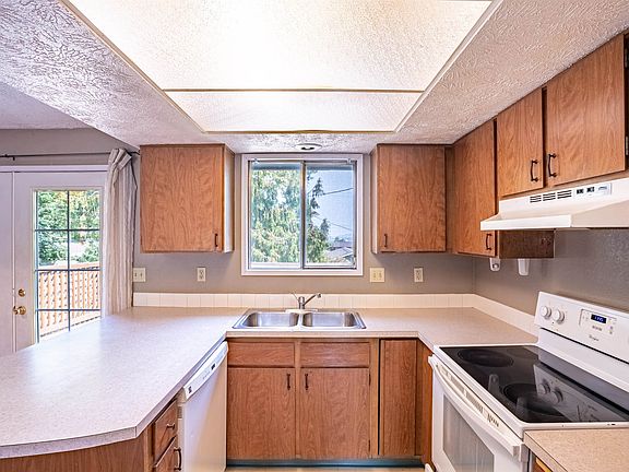 5th image of 3003 E 15th Ave