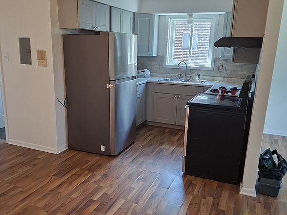 2nd image of 2051 Narcissus Ave APT 2W