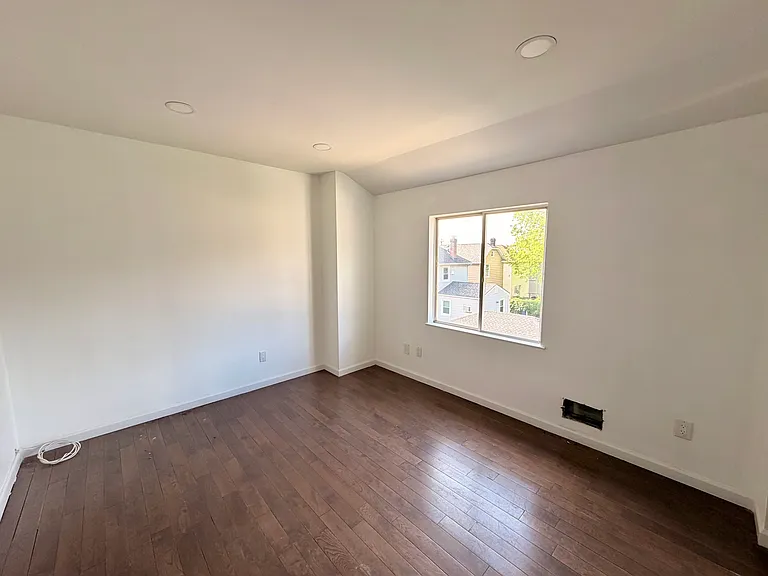 43 Caswell Ave — Photo 5