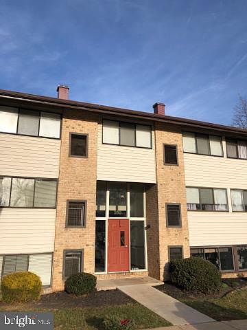 1st image of 160 Royal Oak Dr APT J