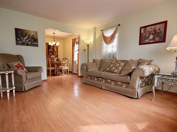 2nd image of 341 Jauncey Ave