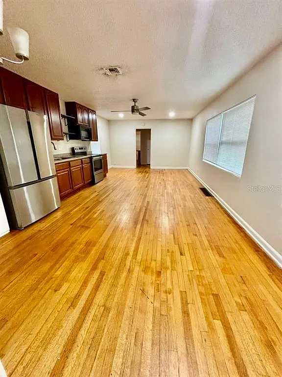 2 bed, 1.0 bath, 1422 sqft, $1,700 — Photo 3
