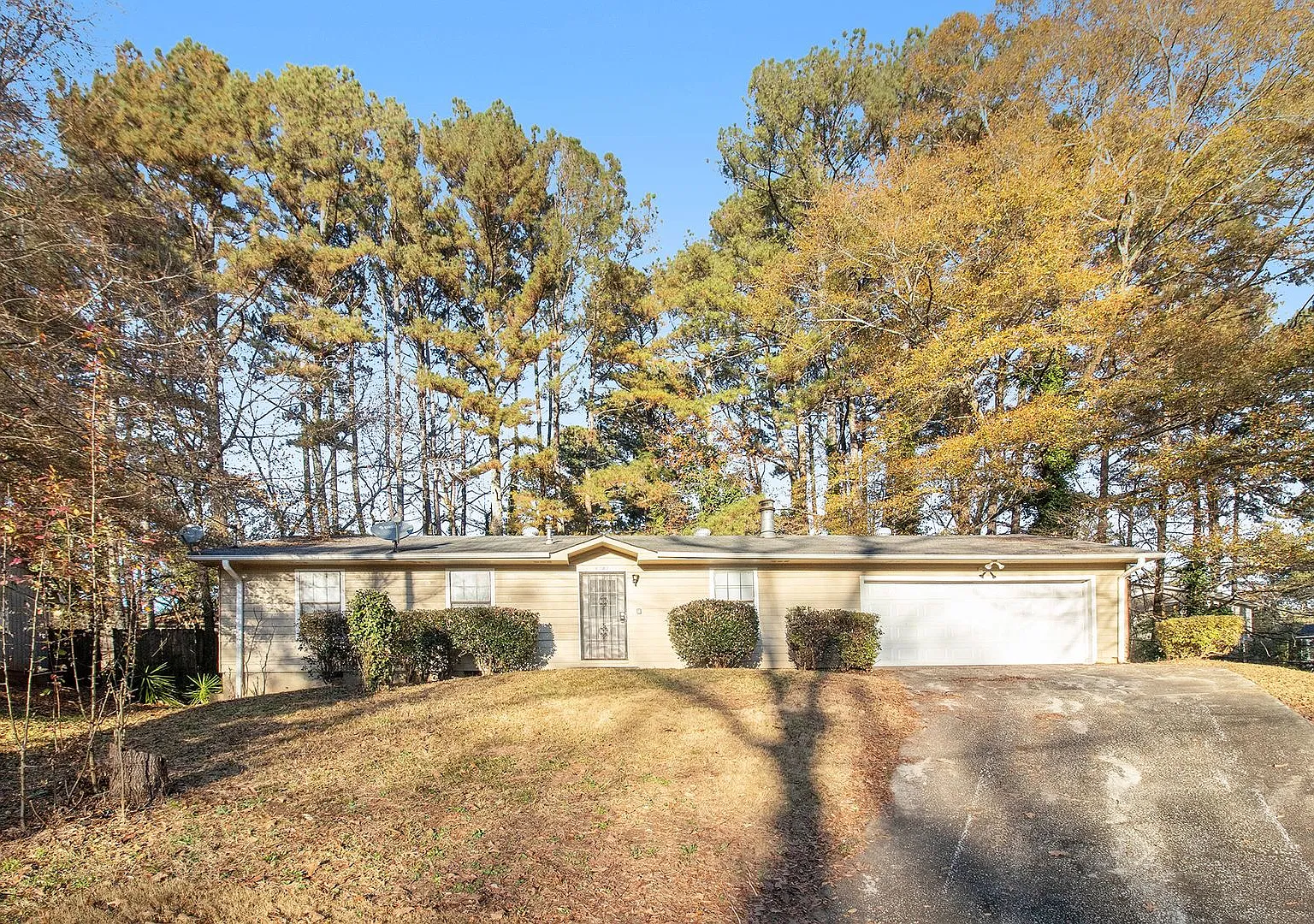 3 Bedroom 2 Bathroom House — Photo 2