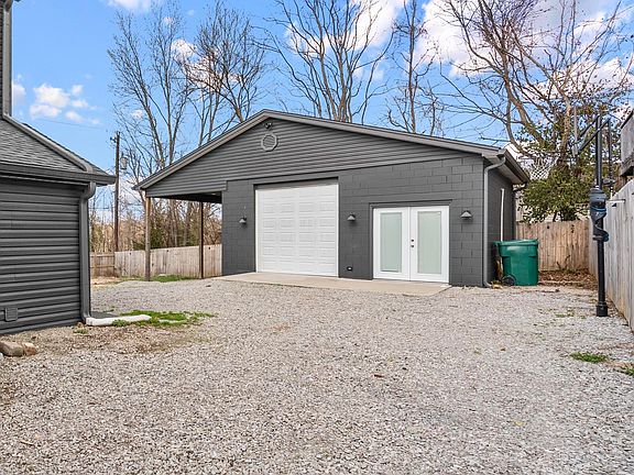 4th image of 211 Maple St