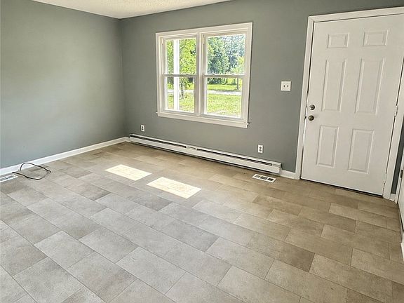 2nd image of 808 Mockingbird Hill Rd