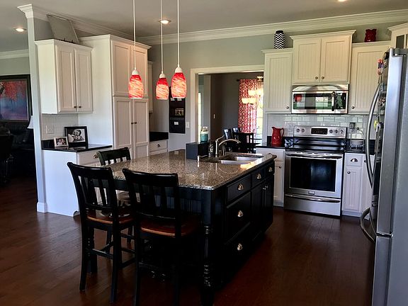 2nd image of 272 Dickerson Ln