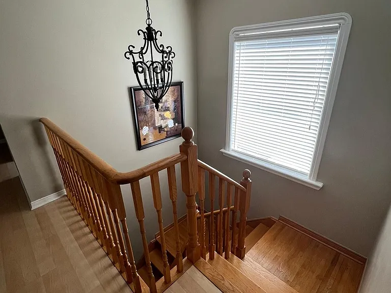 57 Fallstar Cres — Photo 8