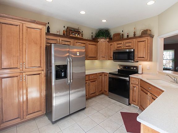 3rd image of 23 Riverwalk Cir