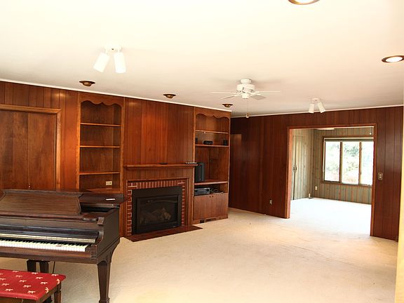 4th image of 1806 Plum Creek Ln