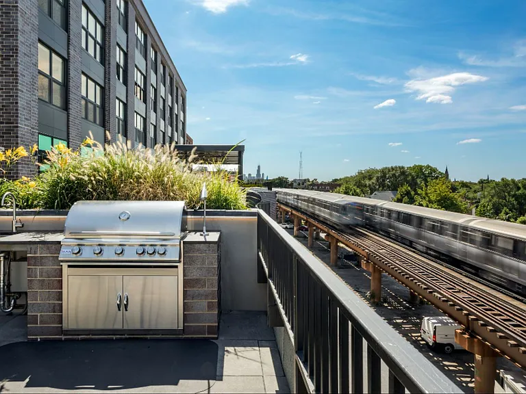 Logan Apartments — Photo 16