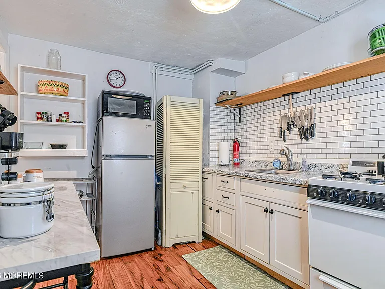 19 Webb Ave #1W — Photo 8