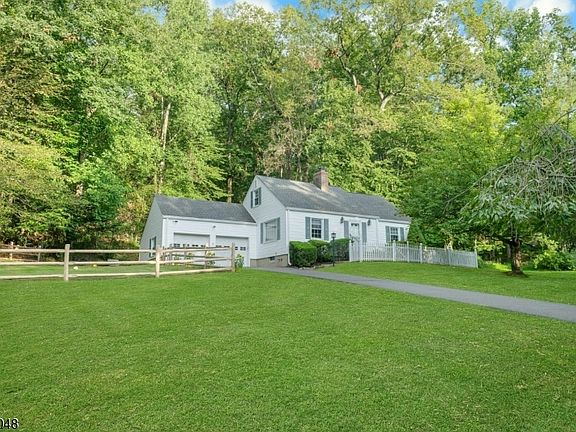 2nd image of 27 Wood Rd
