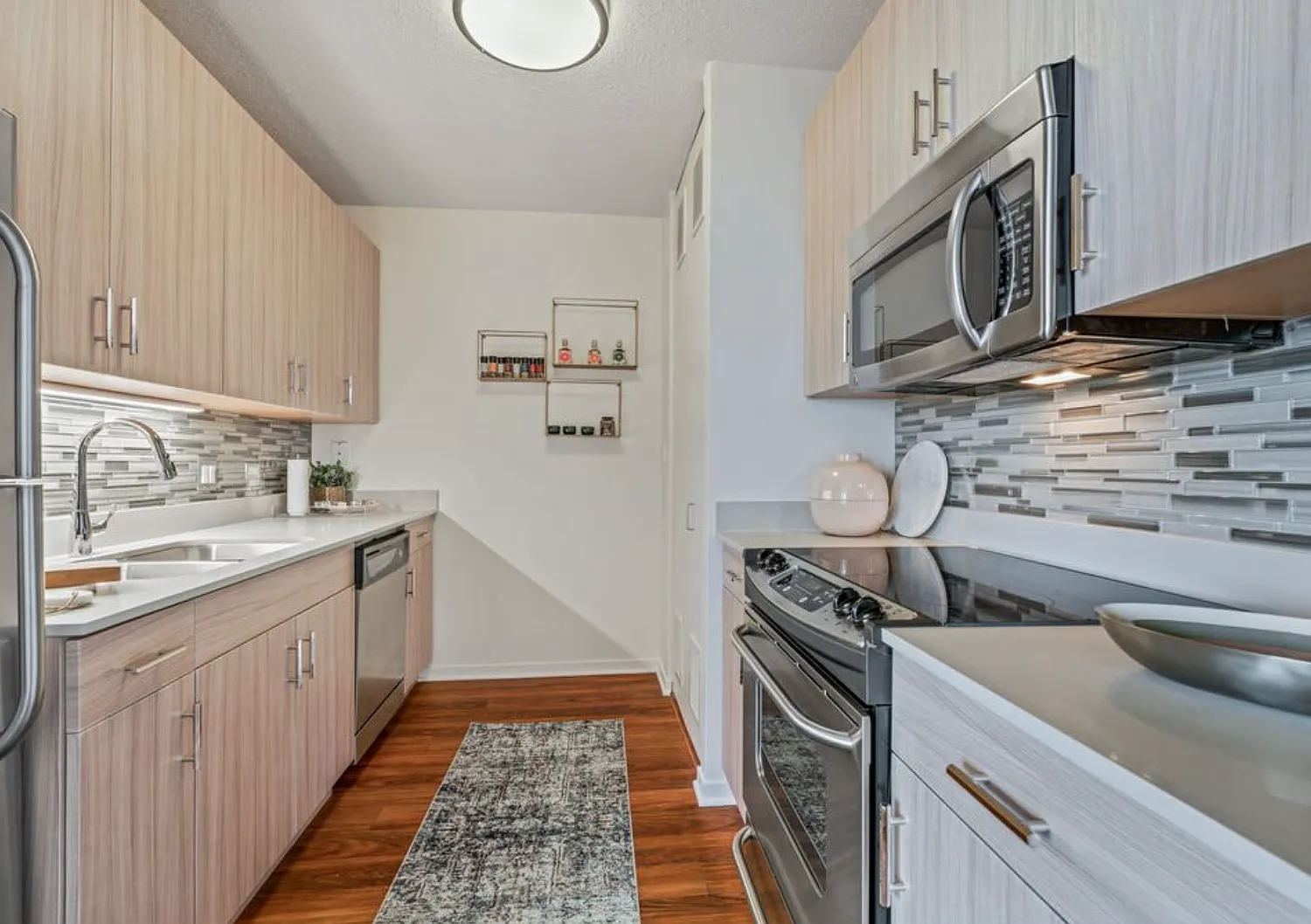1 bed, 605 sqft, $2,516 — Photo 1