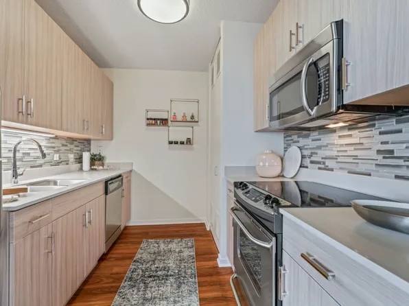 550 N Kingsbury St #2108, Chicago, IL 60654